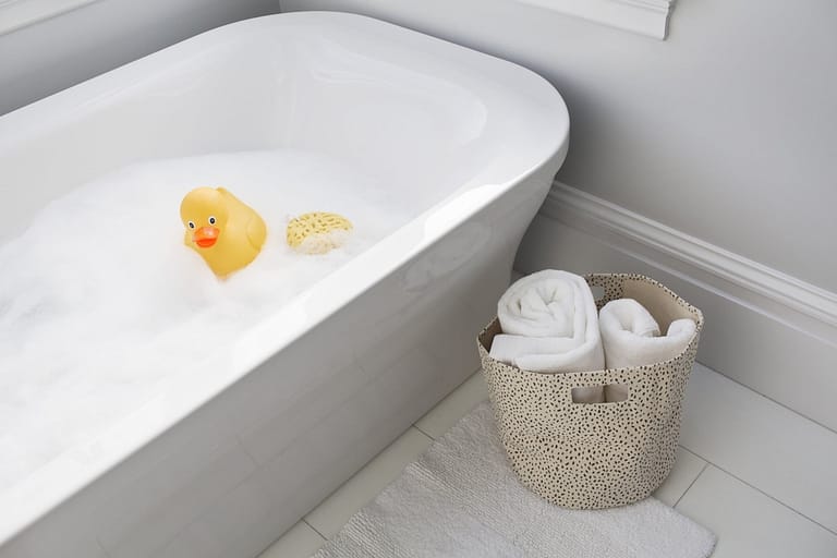 Read more about the article Rub a Dub Dub how to really clean your Tub!